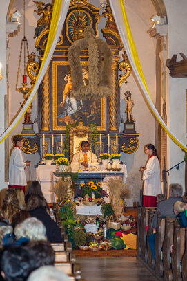 Thumbnail: _JA 24181 Erntedank in Hohenried, Kirche, Messe.jpg